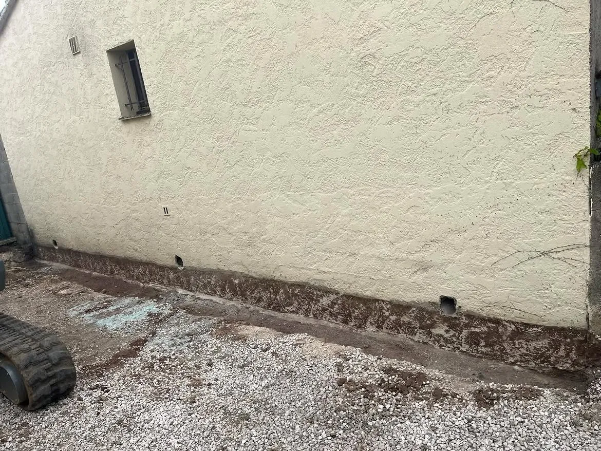 Sol décaissé et ouvertures en pied de façade à La Farlède