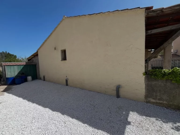 Gravier de finition et sorties de ventilation à La Farlède